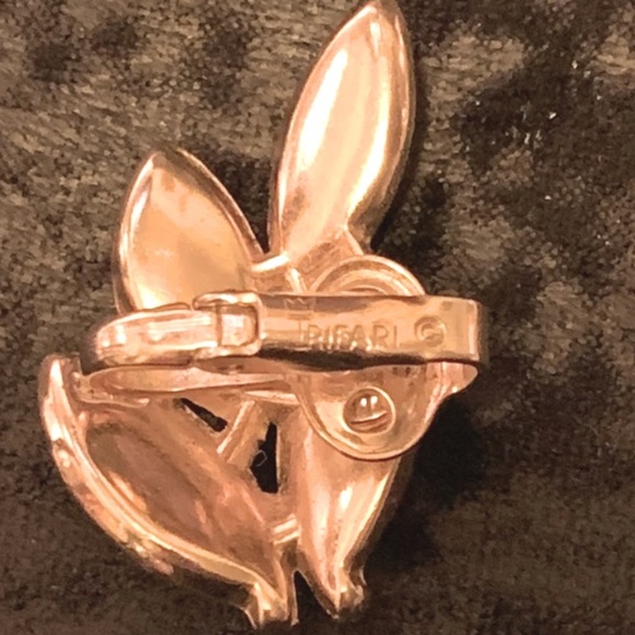 Vintage Crown Trifari Clip on Earring - Picture 2 of 2